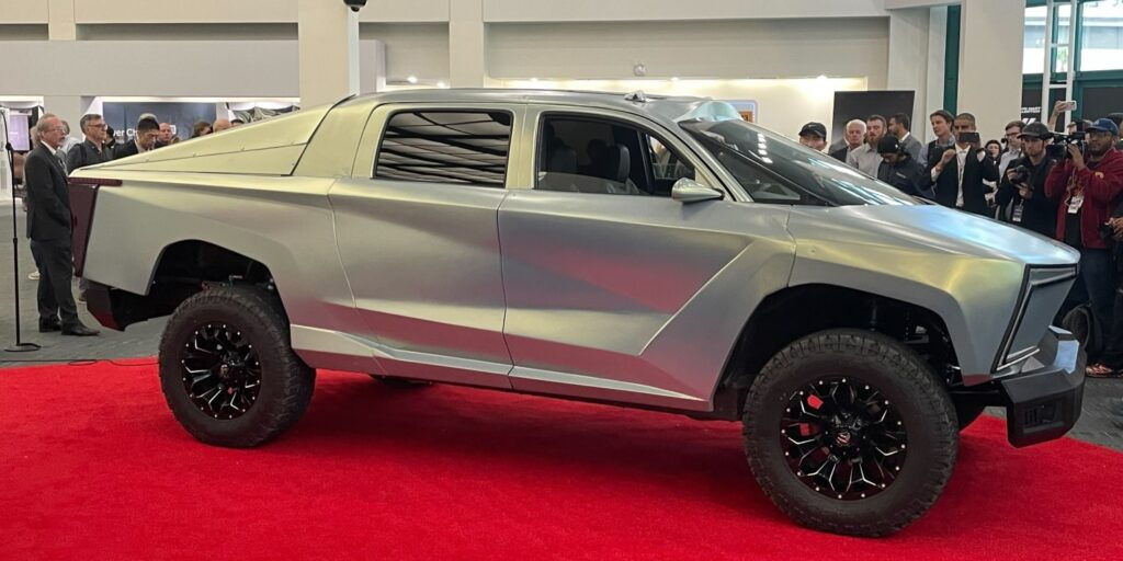 Подделку под Cybertruck выпустили раньше самого электропикапа Tesla.