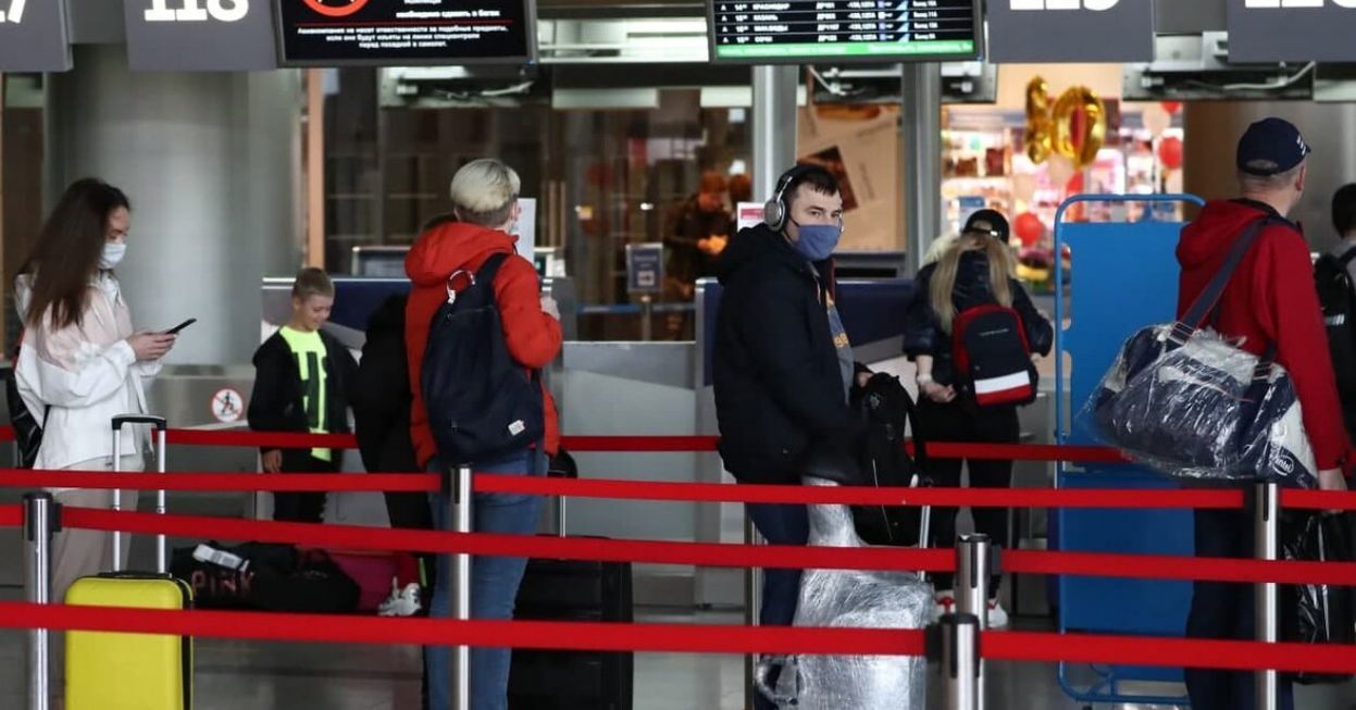 В мире перед Рождеством отменили тысячи рейсов из-за Омикрона.