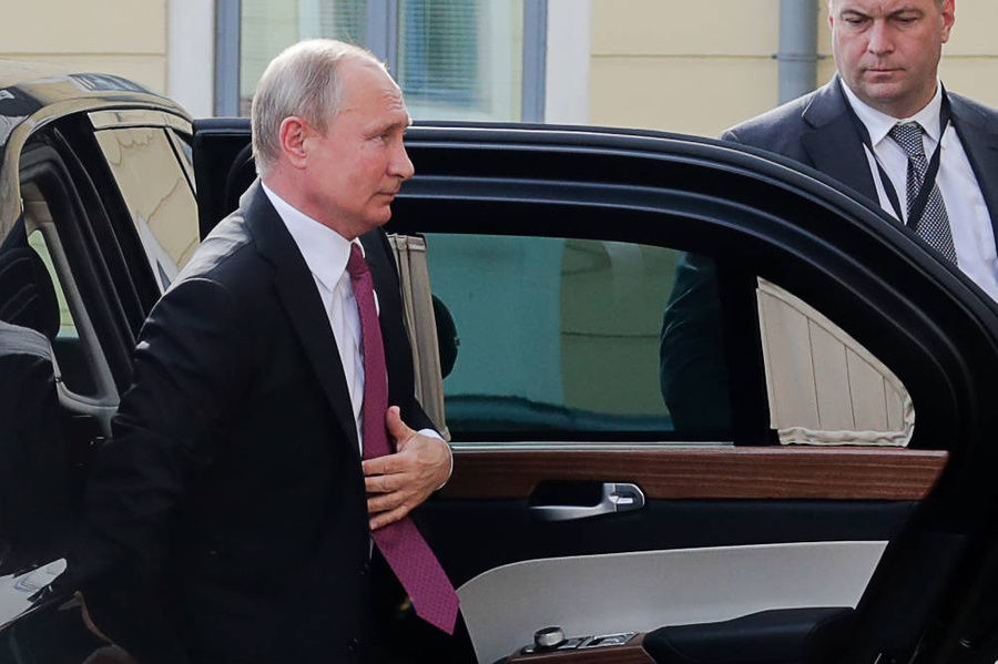 Aurus Владимира Путина за рубежом охраняет секретный спецназ.