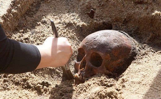 Могильники, которым более 4000 лет, были обнаружены рабочими на участке трассы между Чимишлией и Порумбенами.
