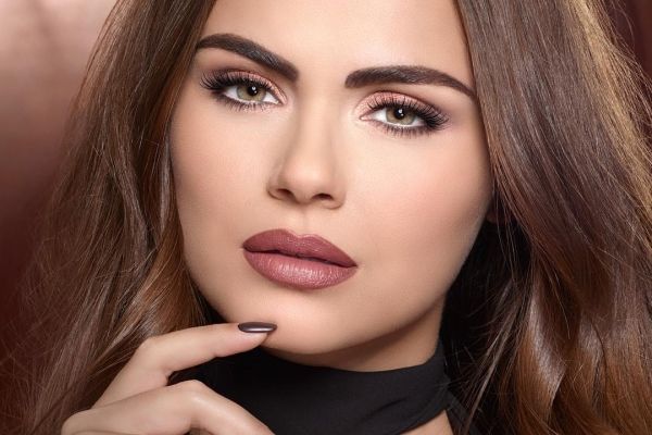 Xenia Deli a hotarat sa-si impartaseasca secretele sale de frumusete. 