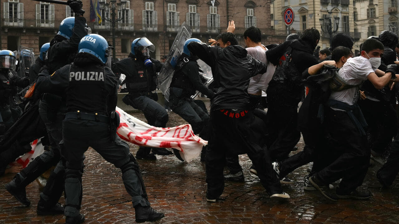 Italia va extinde atribuțiile poliției după revoltele de masă.