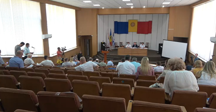 В КМС произошла перепалка из-за выбора председателя собрания.