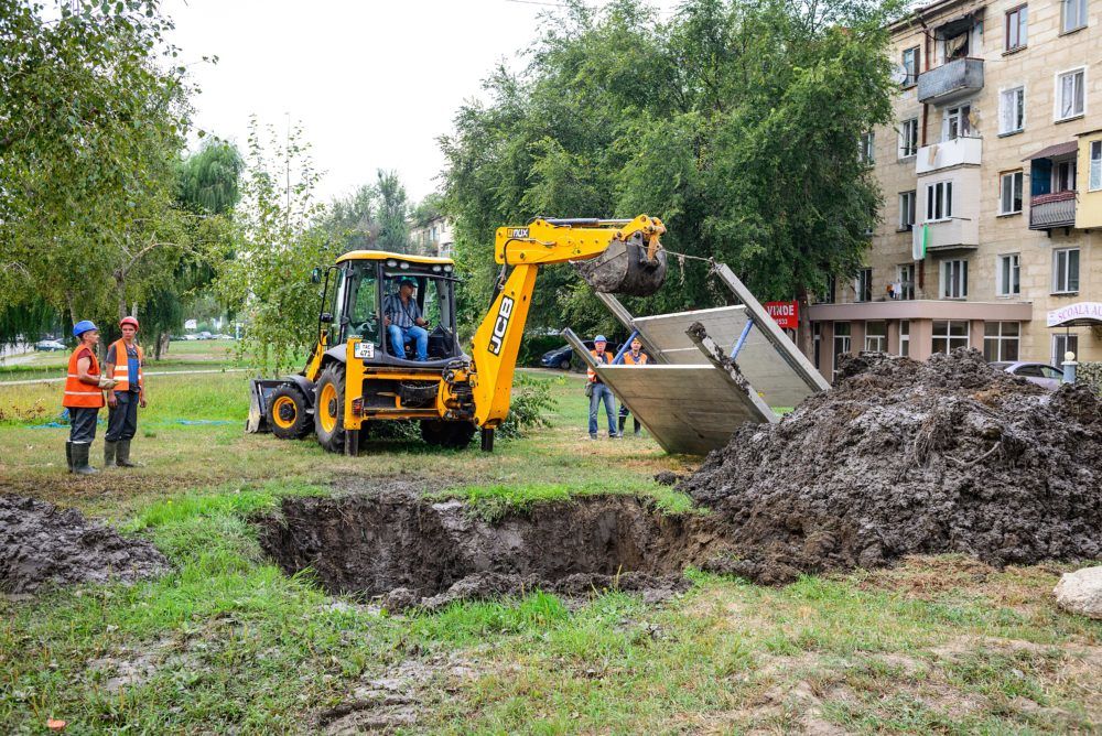 Работники компании также выполнили ремонт 200 клапанов и установили 223 люка в смотровых колодцах. Фото: acc.md.