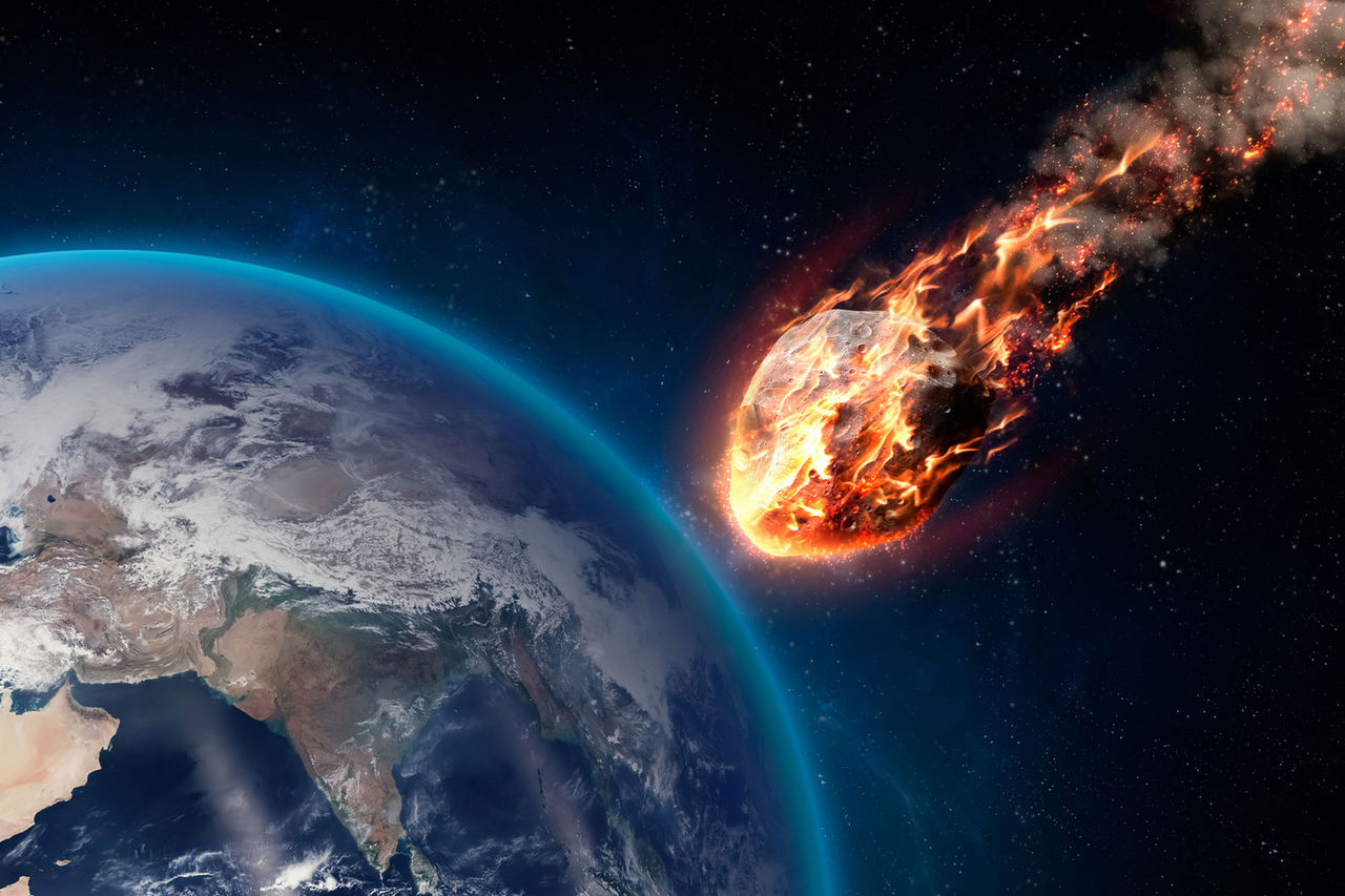 NASA сообщило о двух опасных астероидах, летящих к Земле.