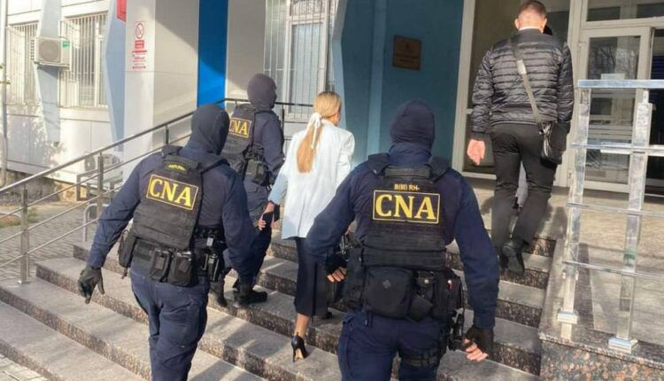 Прокуроры проводят обыски в суде сектора Буюканы.