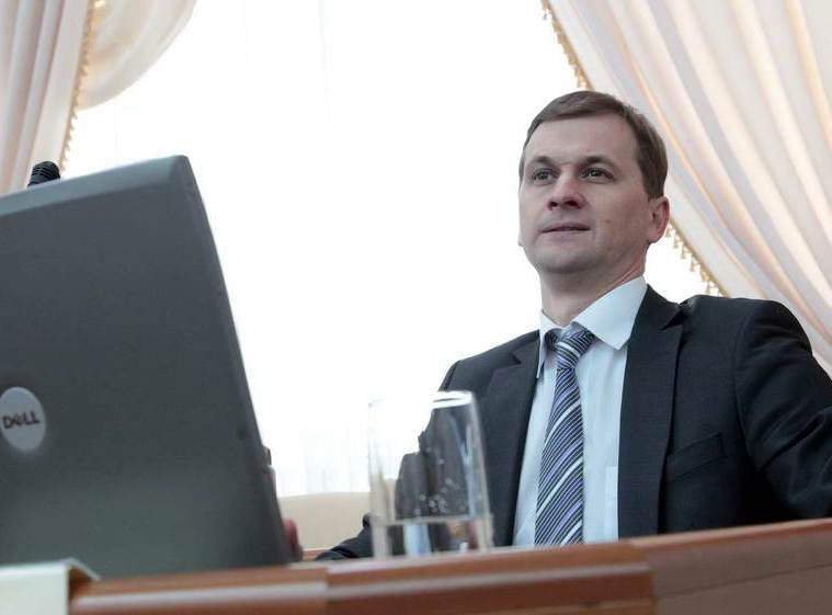Заработной платы Дрэгуцану за месяц хватило бы на выплату пенсий среднего размера для 67 пожилых людей.