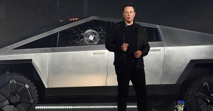 Elon Musk primește comenzi pentru Cybertruck