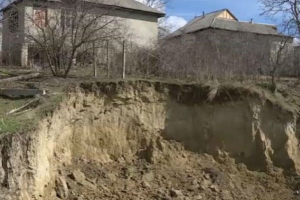 Alunecări de teren la Leova. Mai multe gospodării sunt în pericol