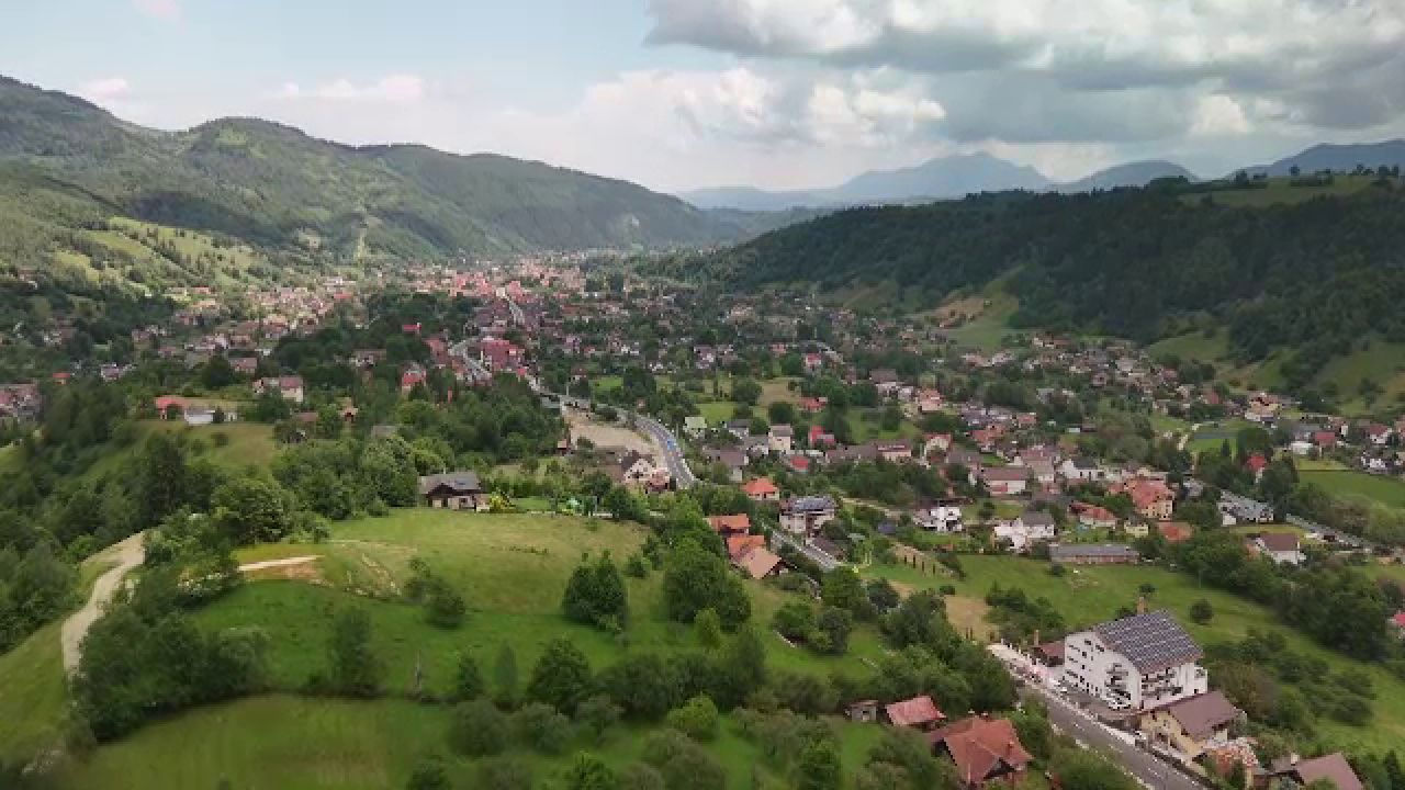 В Румынии на двух популярных горных курортах распродают виллы и пансионаты.