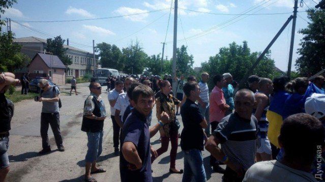 Здание суда в Одесской области забросали "коктейлями Молотова".