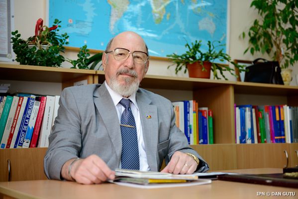 Бывший член Конституционного суда Николае Осмокеску.