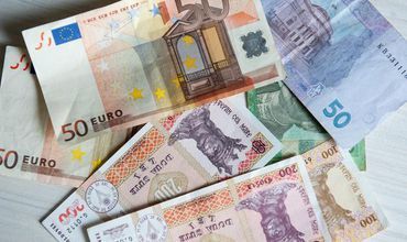 Leul moldovenesc se apreciază faţă de moneda unică europeană. 