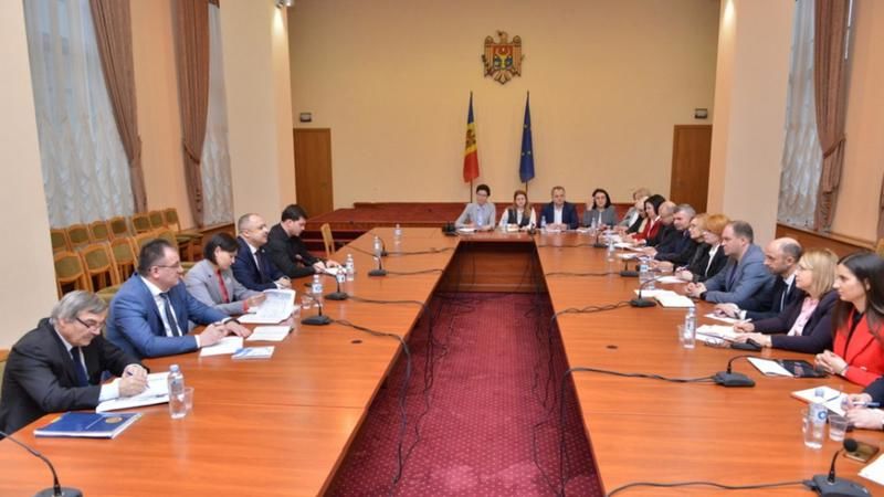 Мэрия и минобразования обсудили проблемы школ и детсадов.