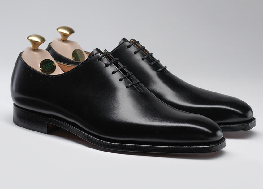Un cadou de lux pentru domni: pantofii James Bond