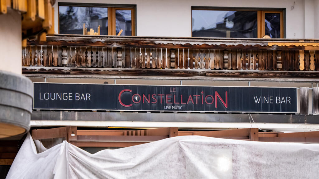 Incendiul de la Crans-Montana: Coproprietarul barului susține că o ușă era încuiată din interior.