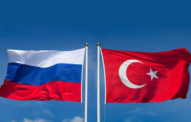 Минобороны РФ опровергли заявление Анкары о нарушении российским военным самолетом турецкого воздушного пространства.