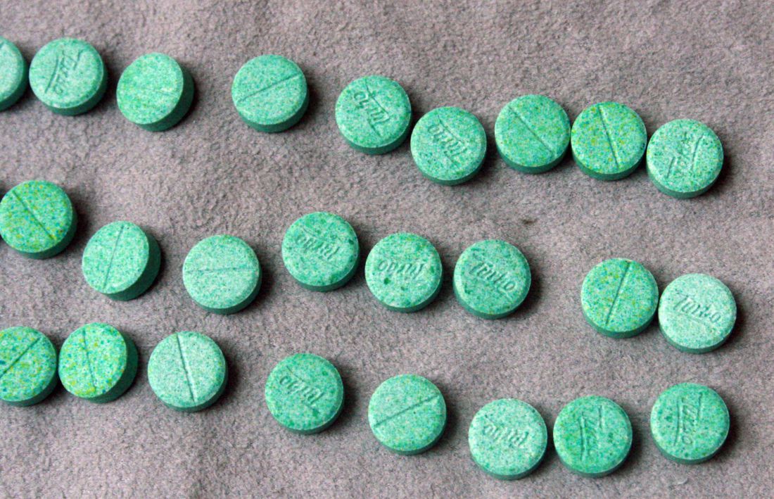 20 de pastile ecstasy, au fost depistate de polițiști în urma perchiziționării locuinței unuia dintre suspecți. Foto: agora.md