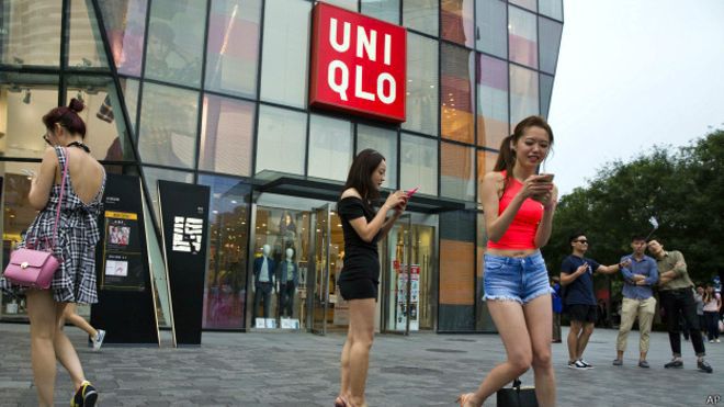 После появления вирусного видел в Пекине стало модно пойти в магазин Uniqlo и сделать селфи.