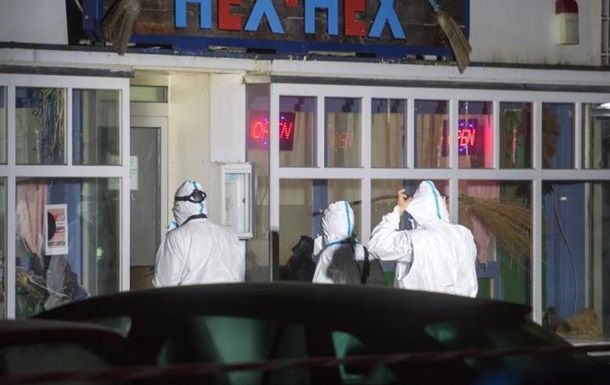 Полиция задержала подозреваемого в причастности к преступлению.