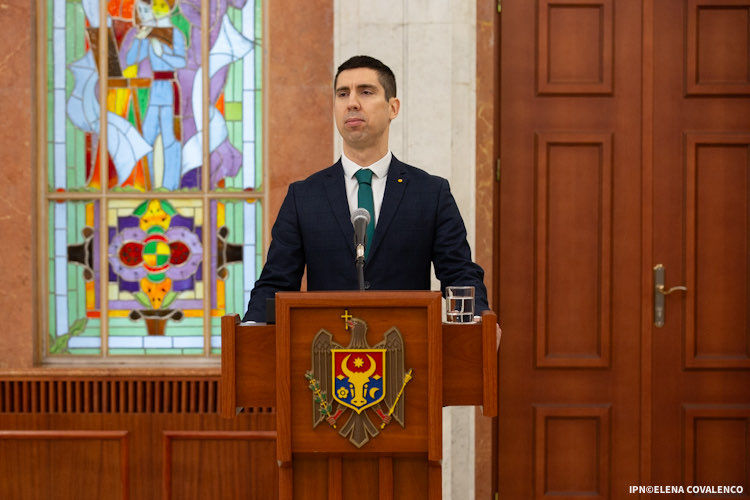 Новый министр иностранных дел, вице-премьер Михай Попшой.