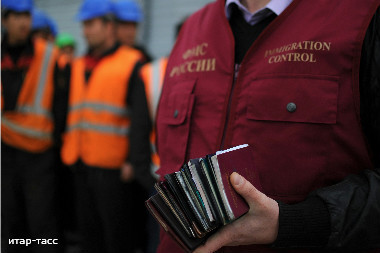 Федеральная миграционная служба России ужесточает наказание за нарушение миграционного законодательства. Фото: dp.ru