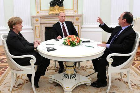 Întrevedere dintre Vladimir Putin, Angela Merkel şi Francois Hollande. Foto: agerpres