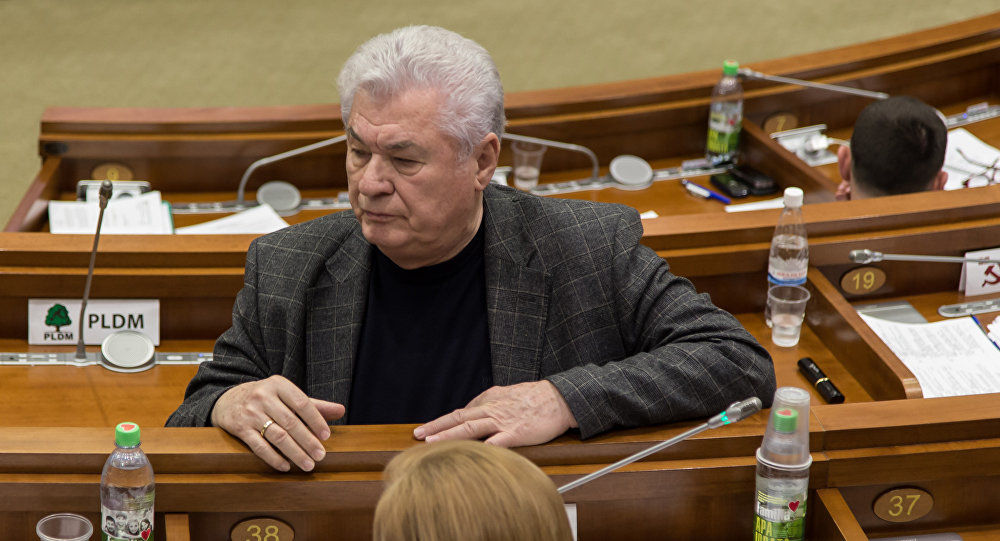 Vladimir Voronin s-a arătat indignat de faptul că Parlamentul ar putea „înghiţi” pur şi simplu ceea ce a decis, abuziv în opinia lui, CCM. Foto: Miroslav Rotari