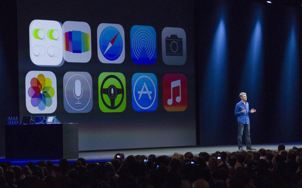 Apple сопроводила приглашение слоганом «Let us loop you in».