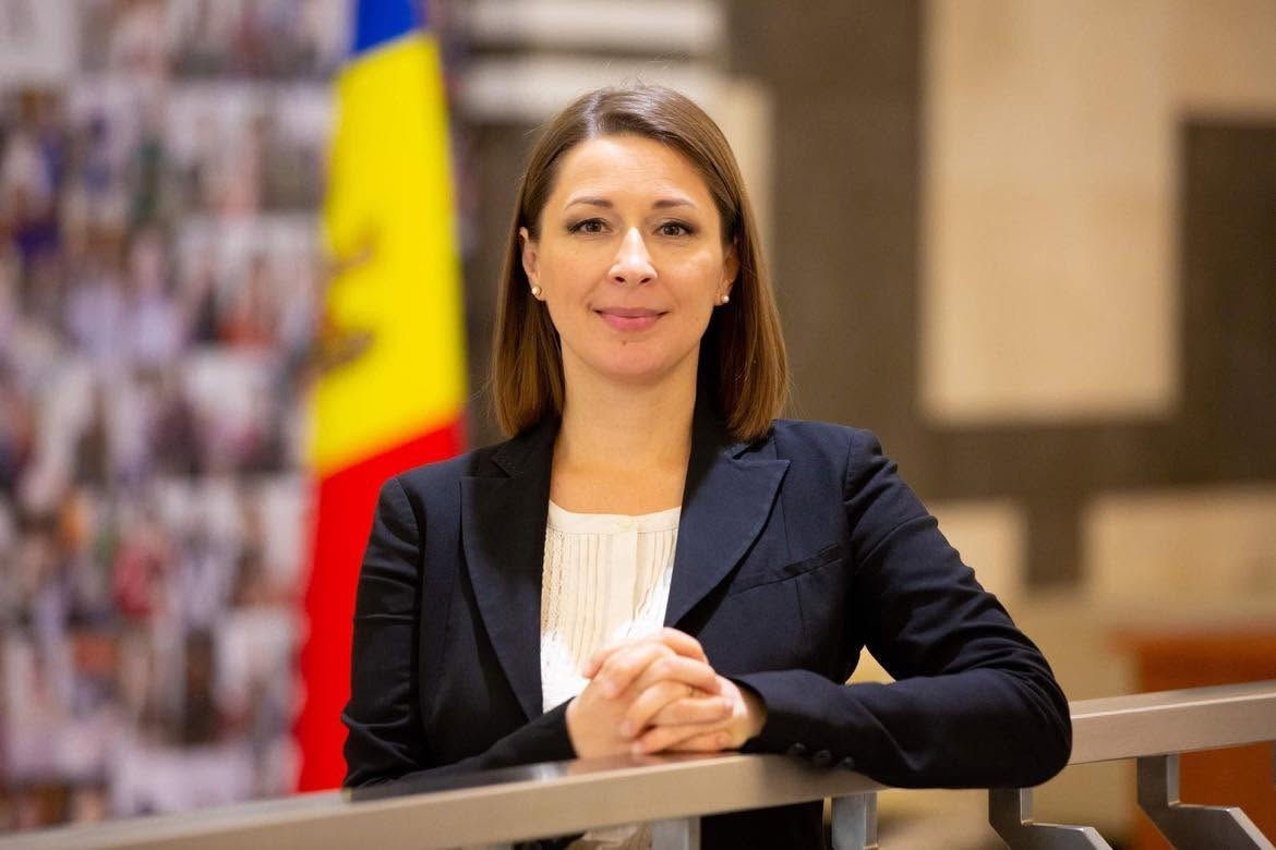 Глава Совета по телевидению и радио Лилиана Вицу подала в отставку.