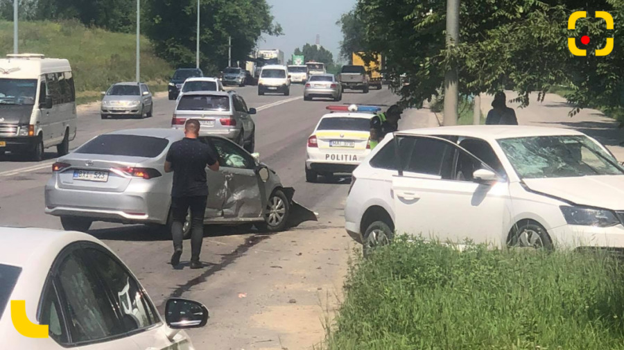 В столице произошло ДТП: оба водителя доставлены в больницу.