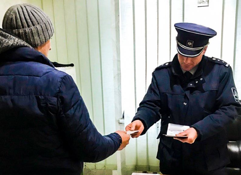Документы были изъяты и переданы на экспертизу. 