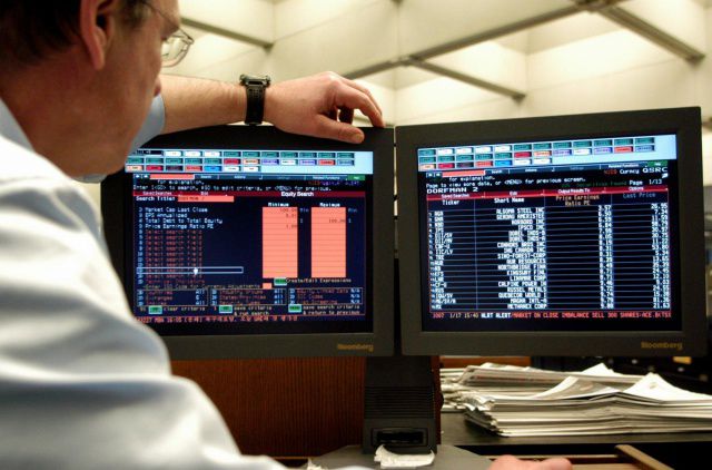 TCW сократил свою долю облигаций Украины в фонде Emerging Markets Income Fund с 2,4% до 0,5%.