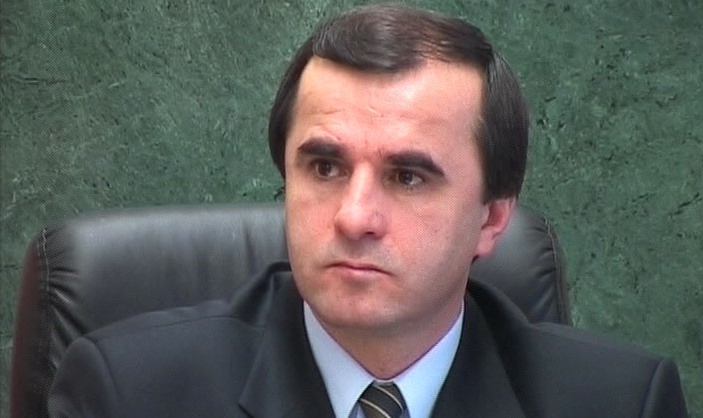 În opinia lui, dacă se va merge mai departe pe această cale, atunci şansele ca activitatea Guvernului să fie una eficientă sînt minime.