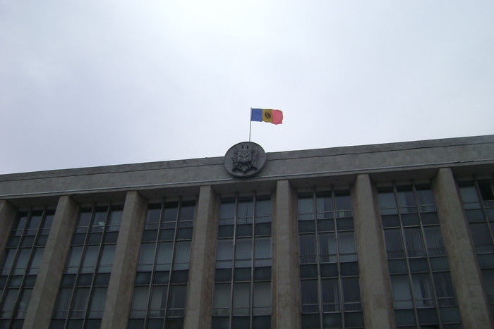 На прошлой неделе правительство приняло план по сокращению дефицита бюджета.