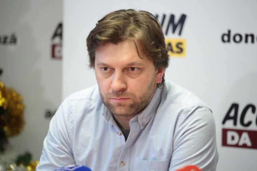 Депутат от блока ACUM Думитру Алайба. 