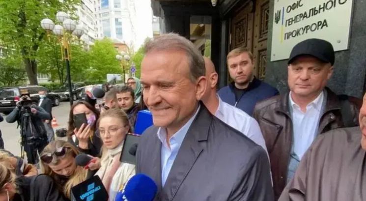 Суд в Киеве поместил под домашний арест Виктора Медведчука.