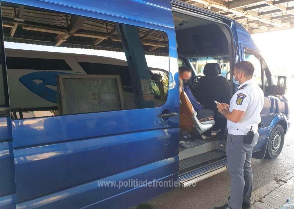 В Румынии пограничники изъяли у 2 граждан Молдовы поддельные документы.