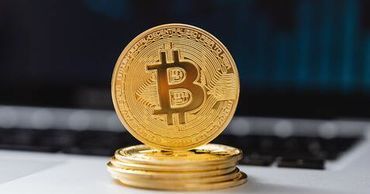 Курс биткоина рухнул на 20%.
