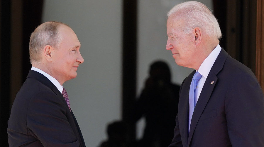 Байден рассказал о сомнениях Путина в эффективности демократии.