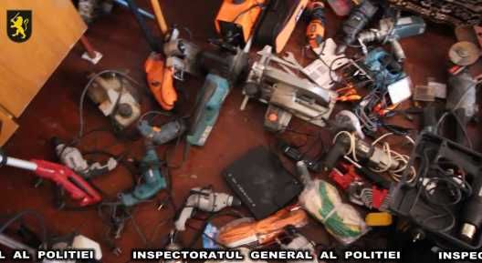 Doi tineri ar fi furat aparate electrice de peste 50 000 de lei. Foto: igp.gov.md