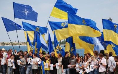 Большинство украинцев поддерживают вступление Украины в Евросоюз и НАТО.