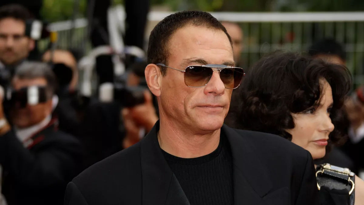 Jean-Claude Van Damme a numit absurde acuzațiile de implicare a sa în traficul sexual din România.