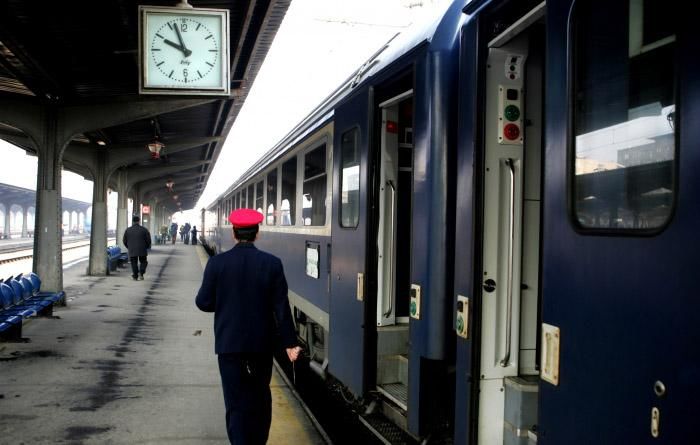 Drepturile călătorilor, imprimate pe biletul de tren. 