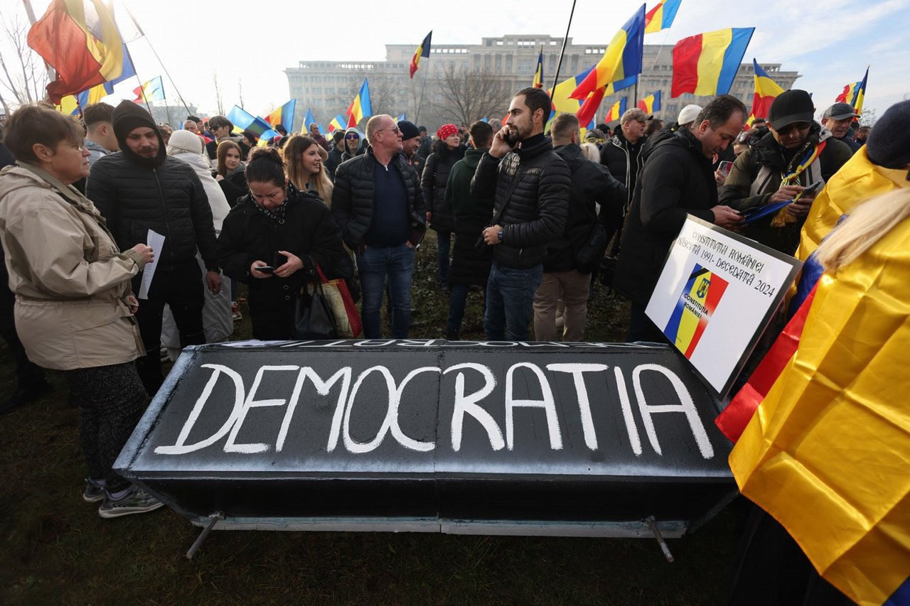 В Румынии протестуют против отмены выборов: Мы проголосовали - наш голос украли.