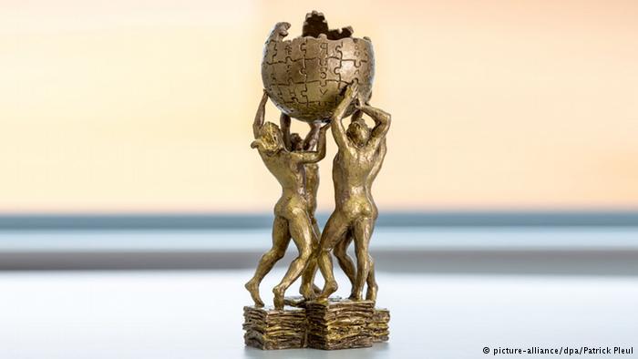 Wikipedia насчитывает более 30 миллионов статей на 285 языках.