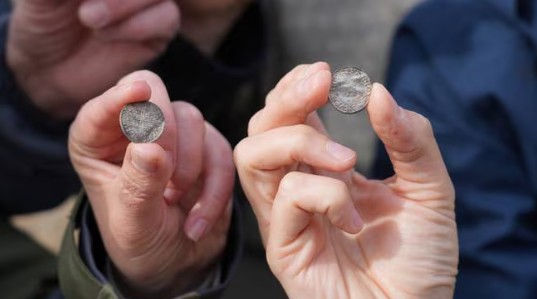 Comoară de pe vremea vikingilor: Monede rare, descoperite întâmplător în Norvegia.