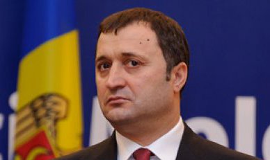 În opinia lui Filat, acum s-a revenit la practica „vinerilor negre”, cînd, în timpul guvernării comuniste, diferiţi politicieni de opoziţie erau invitaţi la organele de drept ale statului sau puşi sub învinuire anume vinerea.