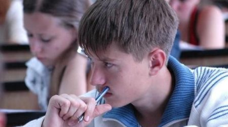 Министерство решило дать еще один шанс выпускникам, которые получат отрицательные оценки. 