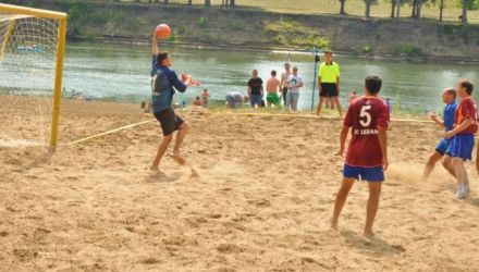 Scandal uriaş în Divizia Naţională de fotbal pe plajă, unde s-au întâlnit liderele clasamentului Lexmax Chişinău şi CS Grătieşti